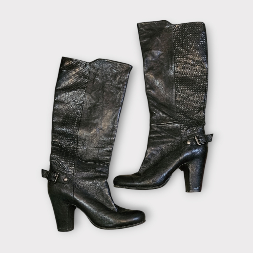 Chic Black Textured Heeled Boots